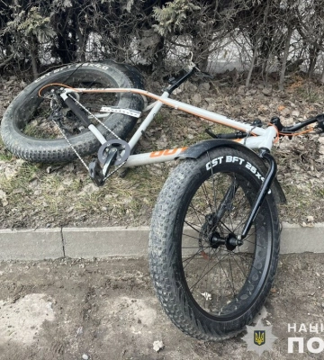 У Львові 23-річний велосипедист потрапив на капот легковика, а потім до реанімації (ФОТО)