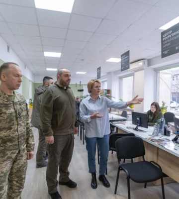 Міністр оборони та Головнокомандувач ЗСУ відвідали у Львові центр рекрутингу
