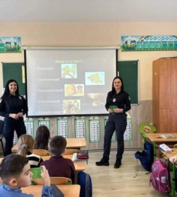 Патрульні Закарпаття організували лекцію для школярів у Міжнародний день протидії булінгу