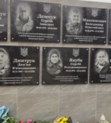 Меморіальні дошки п’ятьом воїнам відкрили у Корці