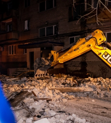 Кімнат немає, а підлога обвалилася двома поверхами нижче: власниця зруйнованої шахедом квартири у Дніпрі про пережите