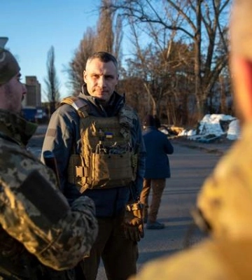 За два роки війни в Києві пошкоджено близько 800 будинків. 989 разів звучала тривога, - Кличко