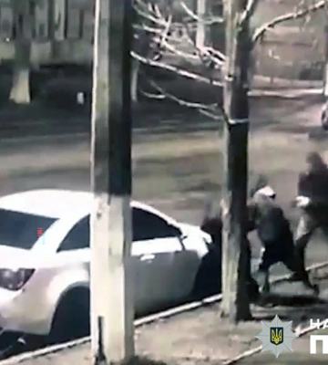 Харківський покидьок із київським дружком пограбували військового в столиці (відео)