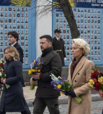 Зеленський та іноземні лідери поклали квіти до «Стіни пам’яті» на Михайлівській площі