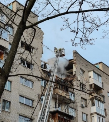 У Дніпрі завершили аварійно-рятувальні роботи на місці влучання дрона в багатоповерхівку