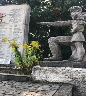 На Тернопільщині є громада, де досі не декомунізували 9 радянських пам&#039;яток