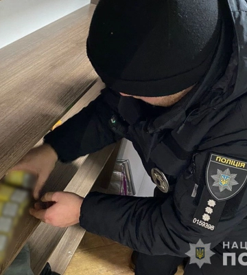 У Сумах поліцейські викрили незаконний продаж цигарок