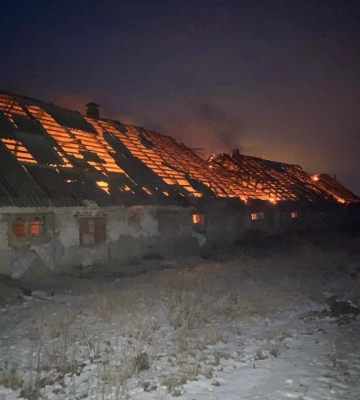 На Харківщині внаслідок обстрілу горить ферма, де було 70 свиней 