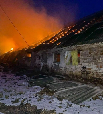 Унаслідок ворожого обстрілу на Харківщині загорілась ферма