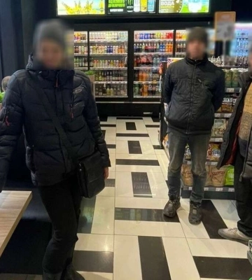 У Дніпровському районі жінка витратила 10 тисяч з картки, яку вкрала на заправці