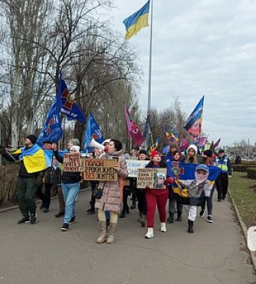 «Хочу обійняти тата»: у Кривому Розі рідні військовополонених вийшли на мирну акцію (фоторепортаж)