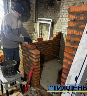 У Тростянці відновлюють житловий будинок для тридцяти родин