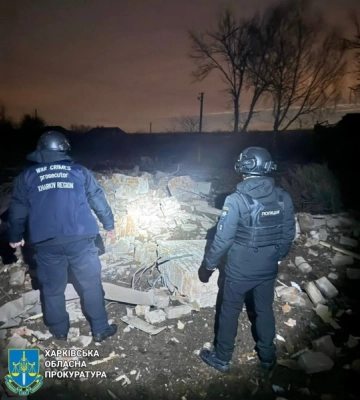 Прокурори задокументували наслідки російських обстрілів по Купʼянщині: поранено волонтера