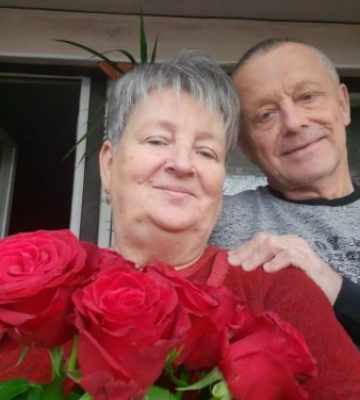 Закарпатка вишиває  бісером дивовижні картини