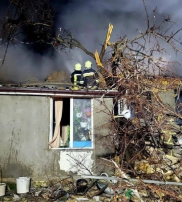 Атака дронів по Одесі: в лікарні померла жінка, яку витягнули з-під завалів – влада