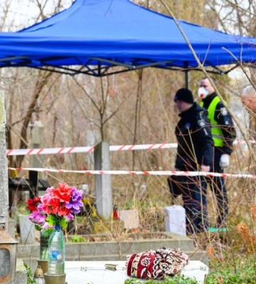 У Чернівцях на центральному цвинтарі знайдено обгоріле тіло людини: поліція розпочала слідство