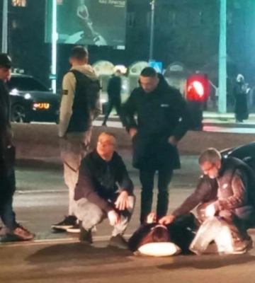 Госпіталізували з важкими травмами: у Луцьку на Конякіна автомобіль наїхав на пішохідку