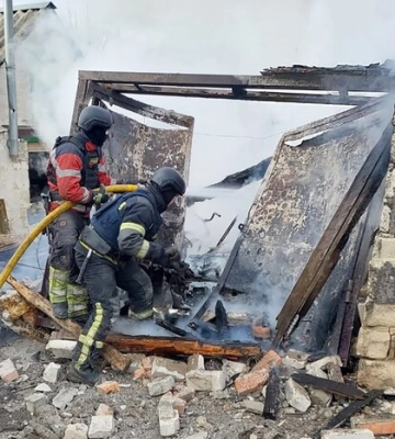 Росіяни вдарили по ангарах з зерном у Харківській області