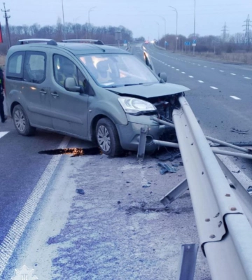 На Рівненщині нетверезий водій наїхав на відбійник і сам подзвонив в поліцію