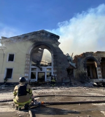 Били КАБами, ракетами та артилерією: російські війська обстріляли 13 населених пунктів Донеччини