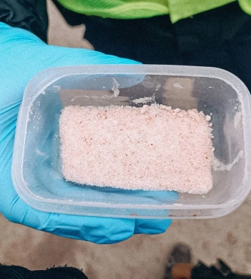 У Луцьку патрульні зупинили водія за порушення ПДР, а знайшли в нього наркотики