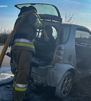 У Первомайському районі на ходу загорілась автівка