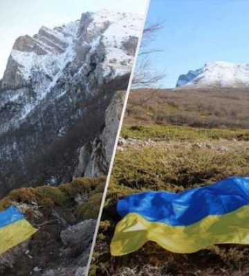 Активісти знову розгорнули український прапор на гірській вершині в Криму