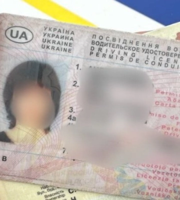 На Львівщині затримали водійку з посвідченням 70-річного чоловіка