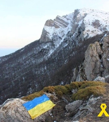 Активісти &quot;Жовтої стрічки&quot; підняли український прапор на одній із кримських вершин