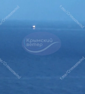 Сначала были вспышки в море: в оккупированном Крыму слышали звуки взрывов, говорят об атаке на корабль РФ