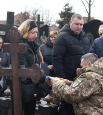 Село на Закарпатті у жалобі через втрату на війні захисника (ФОТО)