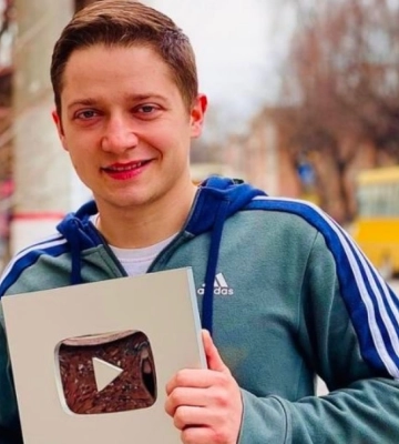 В бассейне утонул 32-летний украинский TikTok-блогер Ворожко. За несколько дней до смерти он сообщил, что в третий раз станет отцом