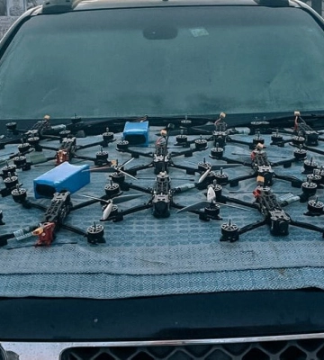 Волонтери з Буковини передали 20 FPV-дронів для трьох бригад та бійців з громади