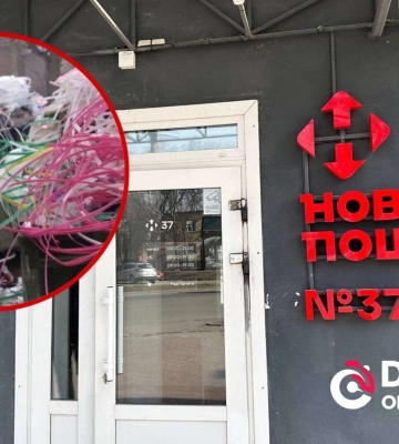 У Дніпрі відділення &quot;Нової Пошти&quot; викидає сміття у контейнер без договору