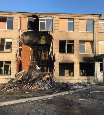 Через російські обстріли на Харківщині пошкоджені освітня установа та фермерське господарство
