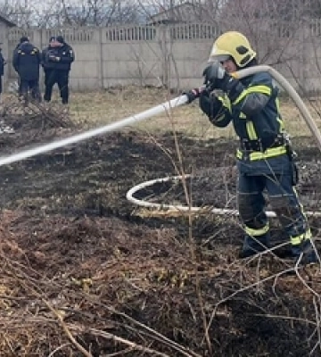 Під Луцьком чоловік підпалив поле й ледь не спалив сусідні будинки 