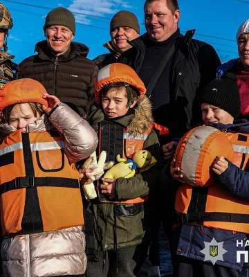 «Білі янголи» евакуювали всіх дітей з двох прифронтових громад Донеччини