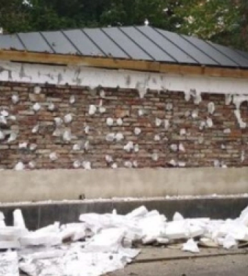 Власники демонтованої незаконної альтанки вимагають від мерії Львова компенсацію 1,5 млн грн збитків