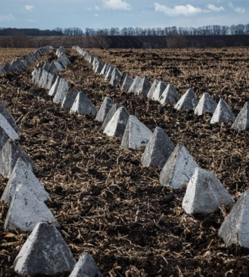 На Харківщині різко спрямували 2 млрд грн на будівництво фортифікацій – ЗМІ