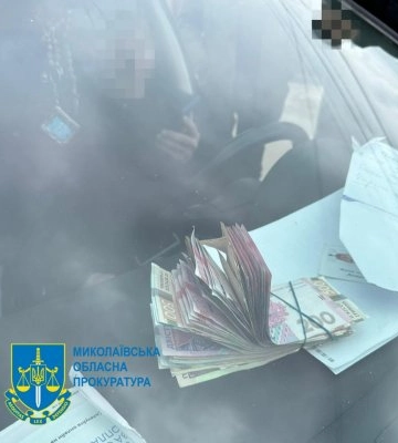На Миколаївщині затримано посадовця Укртрансбезпеки, який одержував неправомірну вигоду від перевізників