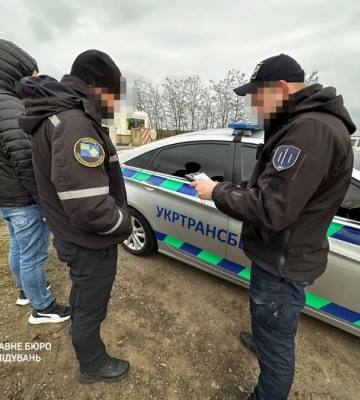 Щонайменше 50 тис. грн у день. ДБР викрило керівника Укртрансбезпеки на Миколаївщині на системних поборах з перевізників