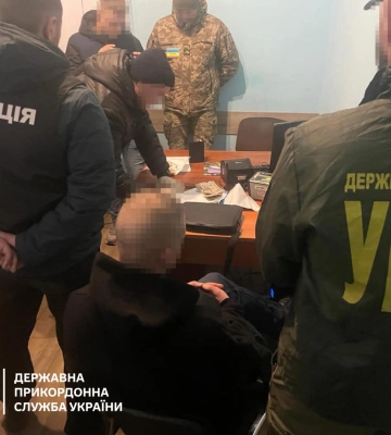 В залізничному пункті пропуску «Ягодин» чоловік намагався підкупити прикордонника