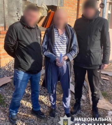Чоловіка, якого 4 роки розшукували за спробу вбивства, впіймали копи у Харкові