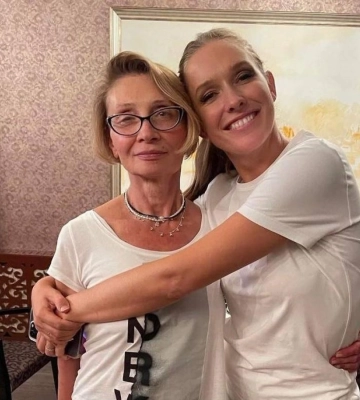 «Ти для мене приклад жінки». Катя Осадча показала фото з мамою і зворушливо привітала її з днем народження