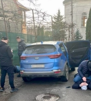 Поліція затримала групу злочинців, які займалися угоном елітних авто на Закарпатті