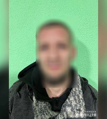 У Дніпрі грабіжник увірвався до квартири чоловіка та обікрав його 