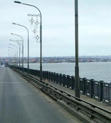 В Миколаєві перевернулась вантажівка з дизпаливом