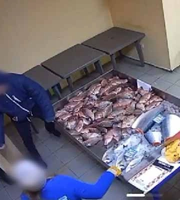 У Полтаві чоловік із ножем напав на продавчиню в магазині та вимагав гроші