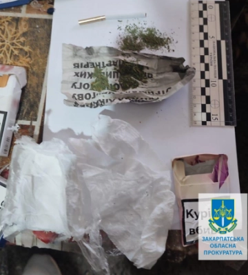 На Закарпатті судитимуть працівника тюрми – погодився пронести наркотики для в’язня