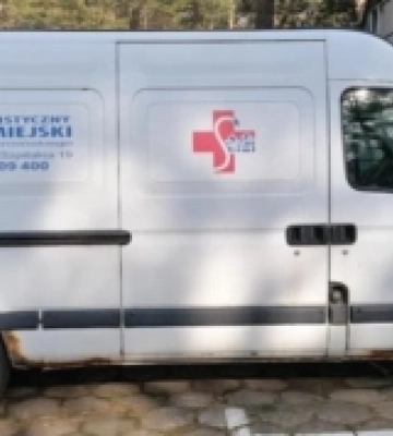Лікарня у Польщі віддала авто для ЗСУ: волонтери з Рожища збирають гроші на транспортування